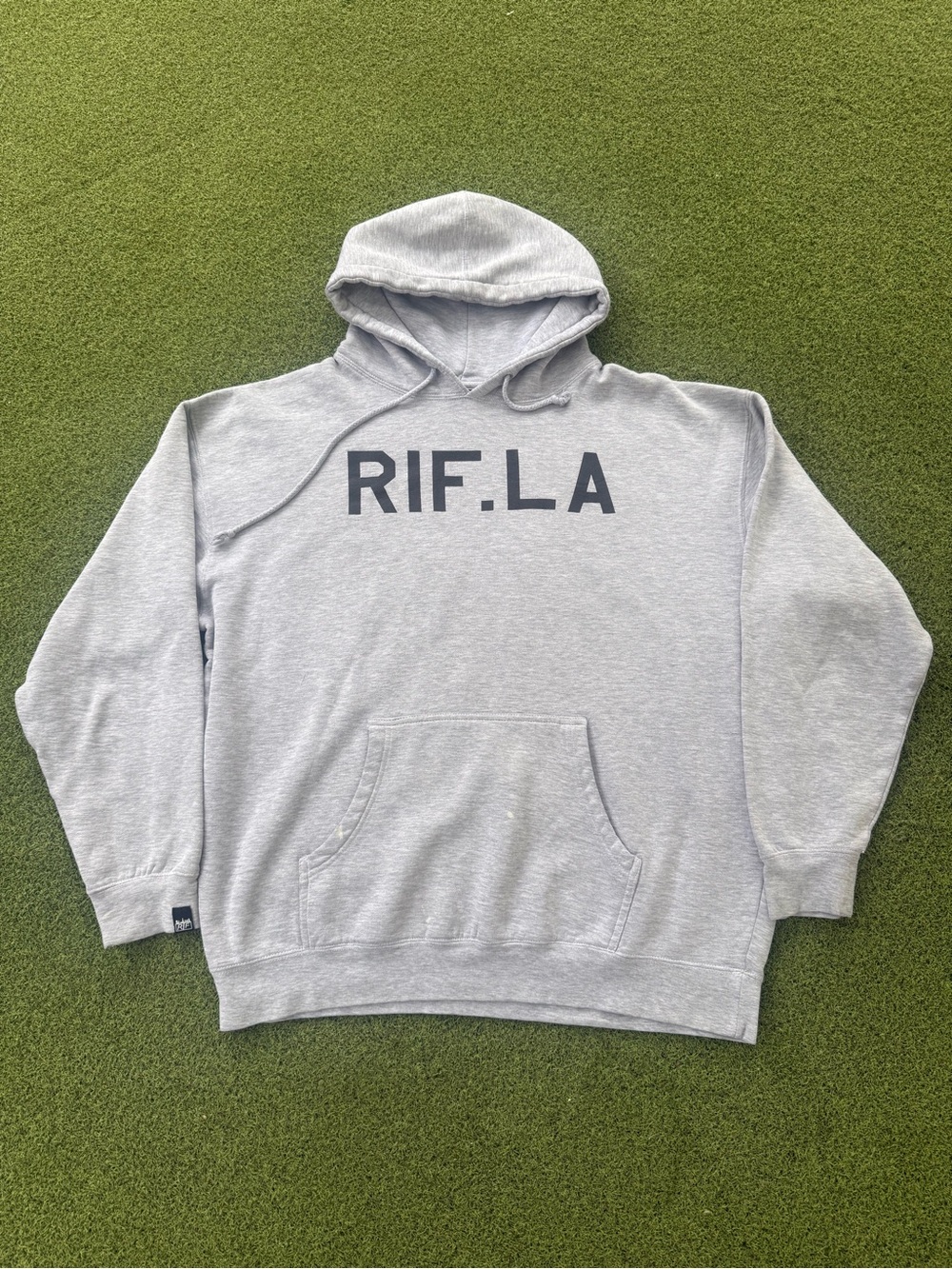RARE MODERN ATHLETIC GYM LIKE RIF LA GREY SPELL-OUT GRAPHIC PUSHING WEIGHTS